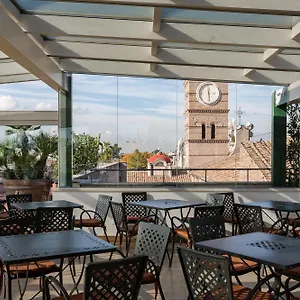 https://domus-sessoriana.it-romehotels.com